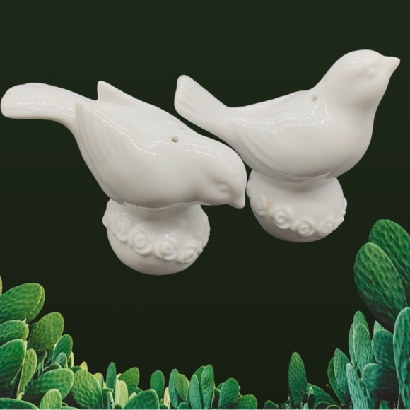 Ceramic Salt and Pepper Shaker Set 2 White Love Bird On Flower Stand 3”T - Picture 9 of 10